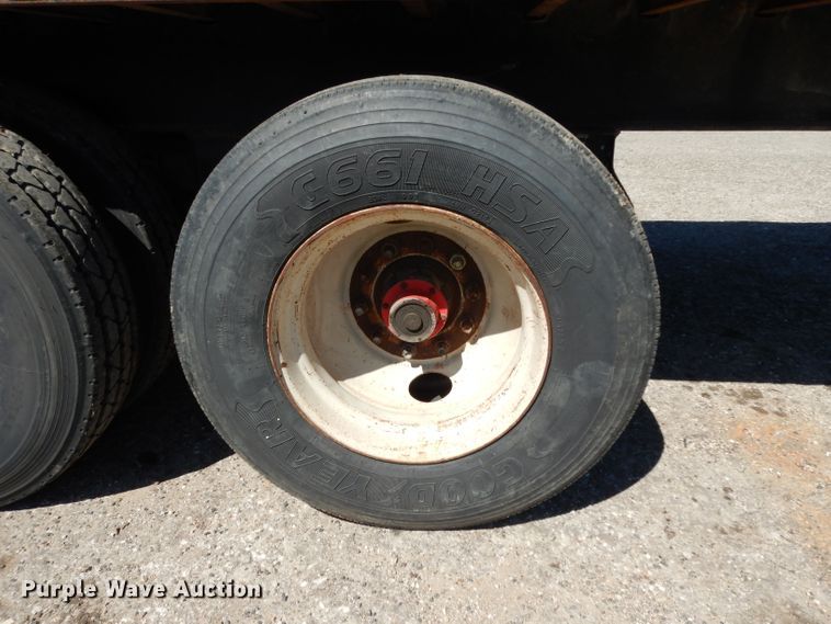 image for item DH2393 1973 Fruehauf FBEP40 flatbed trailer