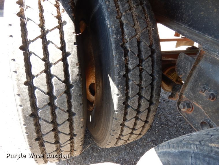 image for item DH2393 1973 Fruehauf FBEP40 flatbed trailer