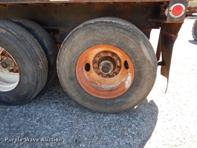 image for item DH2393 1973 Fruehauf FBEP40 flatbed trailer