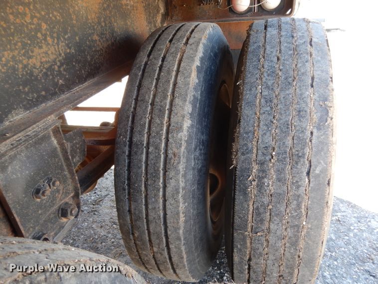 image for item DH2393 1973 Fruehauf FBEP40 flatbed trailer