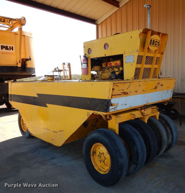 image for item DH2397 Bros pneumatic roller