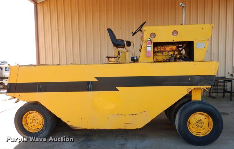 image for item DH2397 Bros pneumatic roller