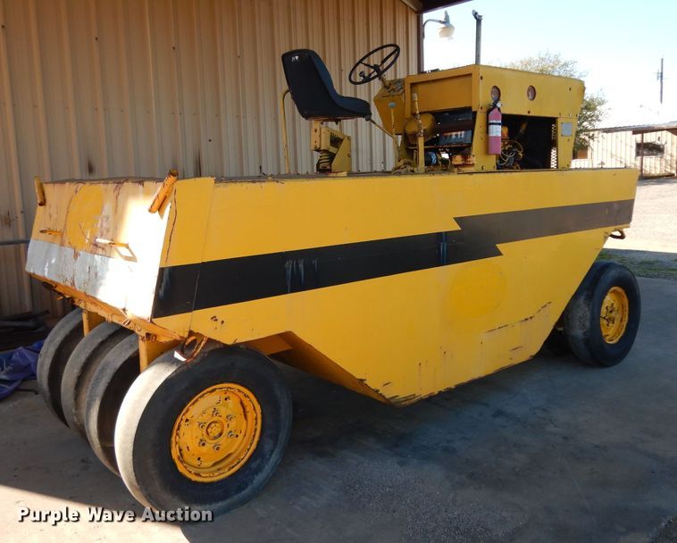 image for item DH2397 Bros pneumatic roller