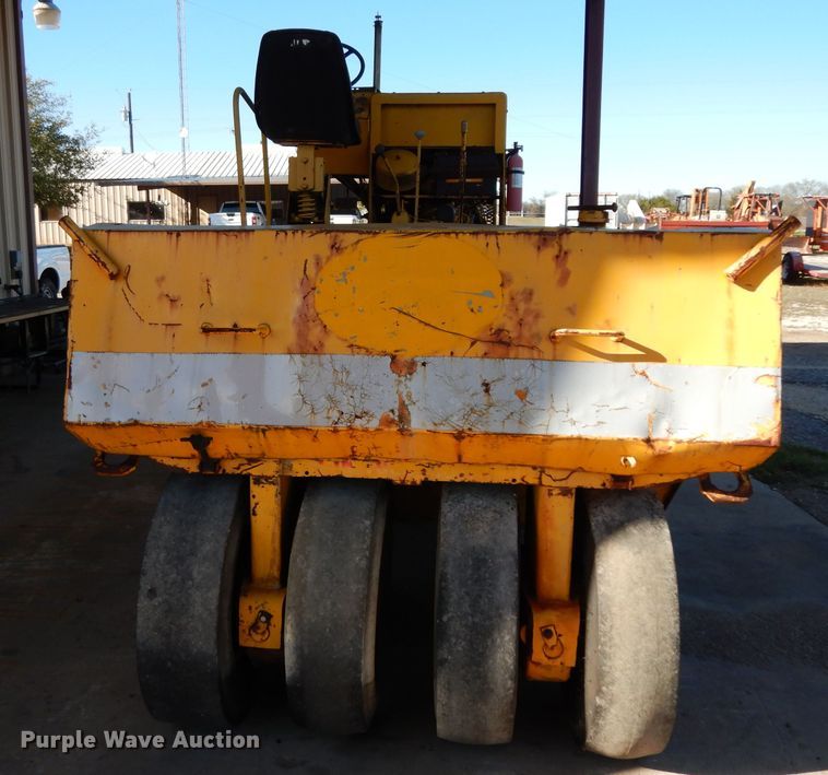 image for item DH2397 Bros pneumatic roller