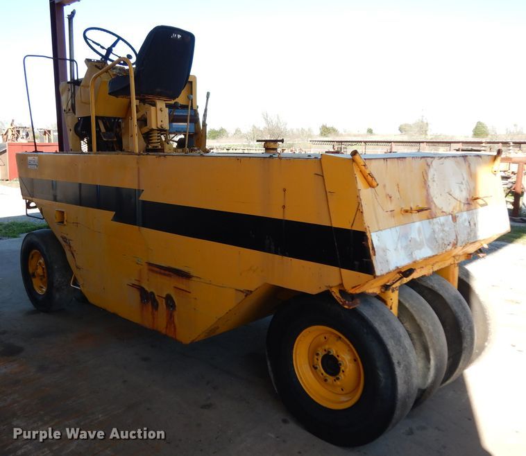 image for item DH2397 Bros pneumatic roller