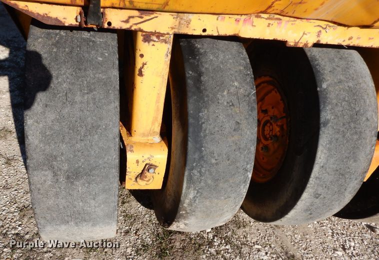 image for item DH2397 Bros pneumatic roller