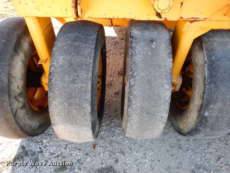 image for item DH2397 Bros pneumatic roller