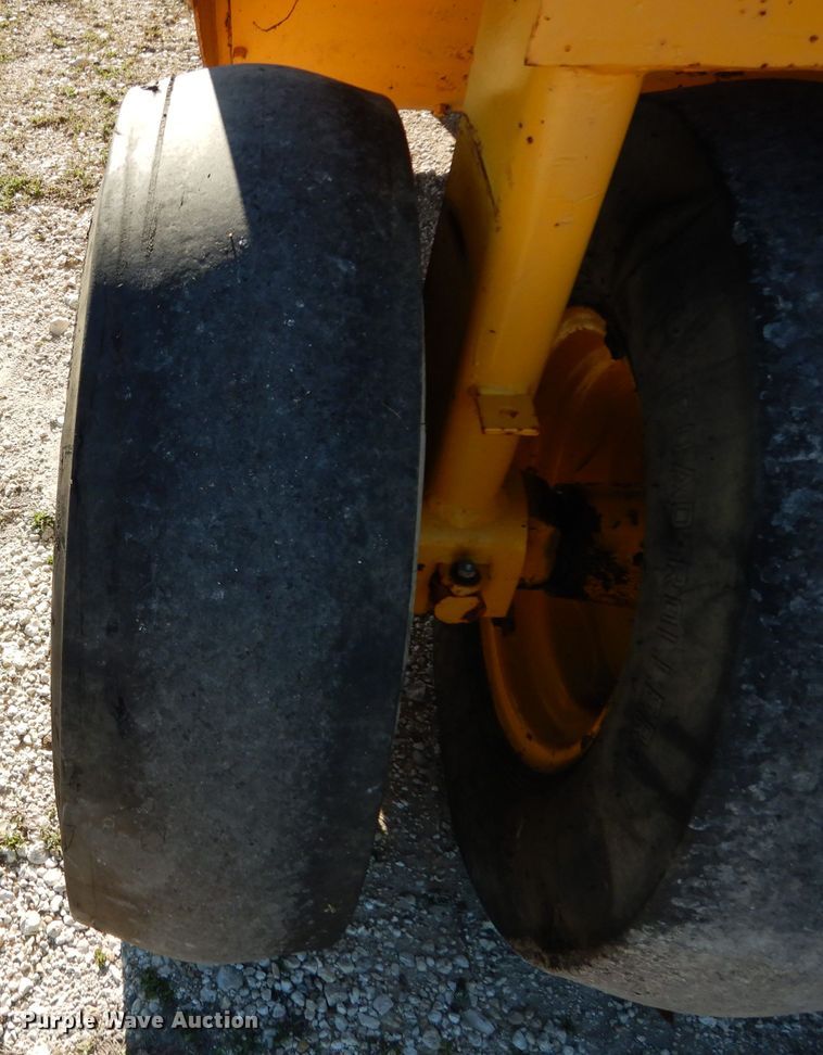 image for item DH2397 Bros pneumatic roller