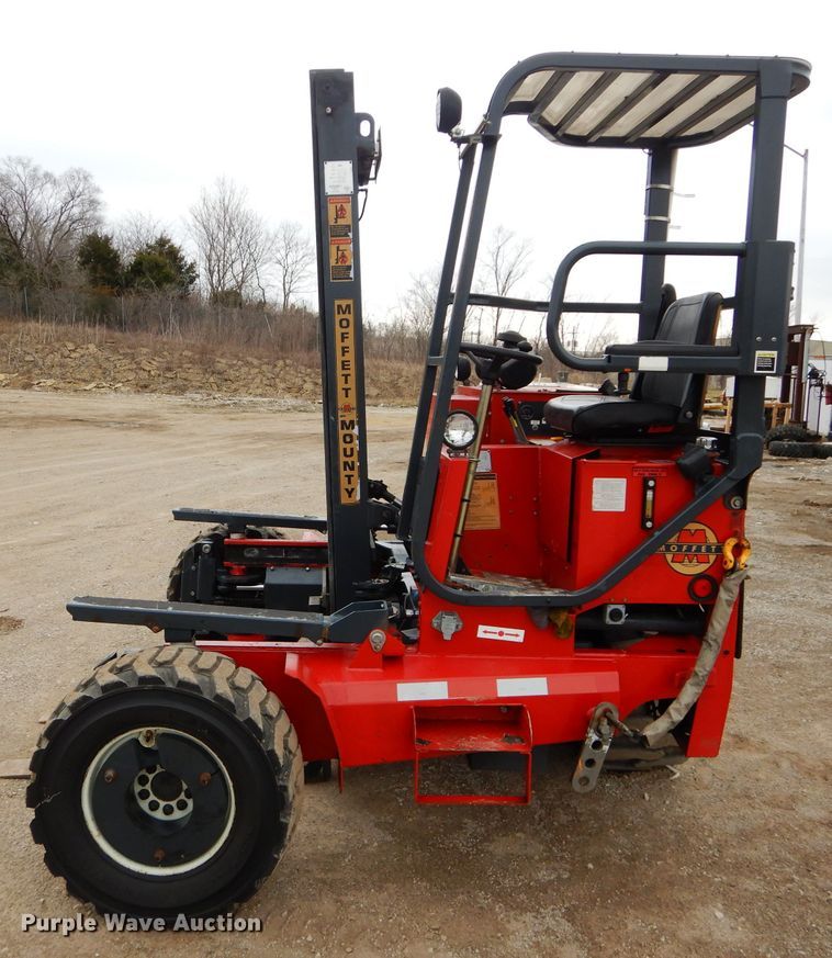 image for item DH4445 Moffett M50004W forklift