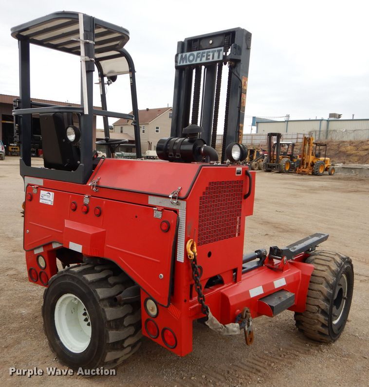 image for item DH4445 Moffett M50004W forklift