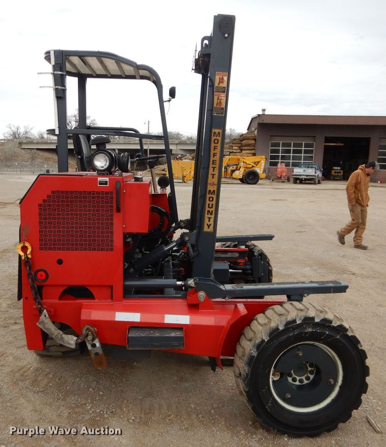 image for item DH4445 Moffett M50004W forklift