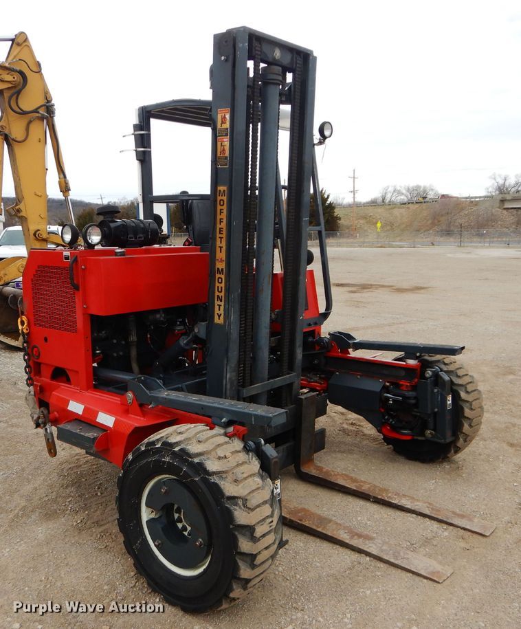 image for item DH4445 Moffett M50004W forklift
