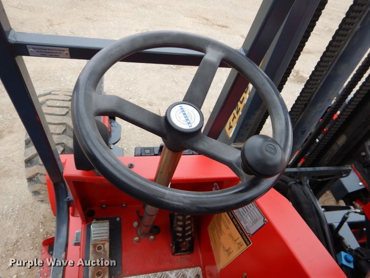 image for item DH4445 Moffett M50004W forklift