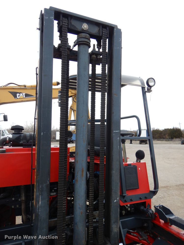 image for item DH4445 Moffett M50004W forklift