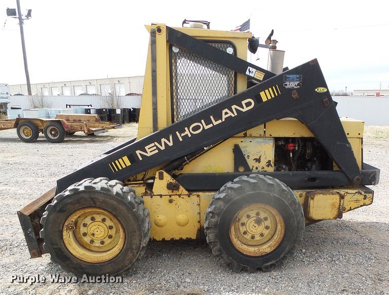 image for item DH4859 1986 New Holland L785  skid steer loader
