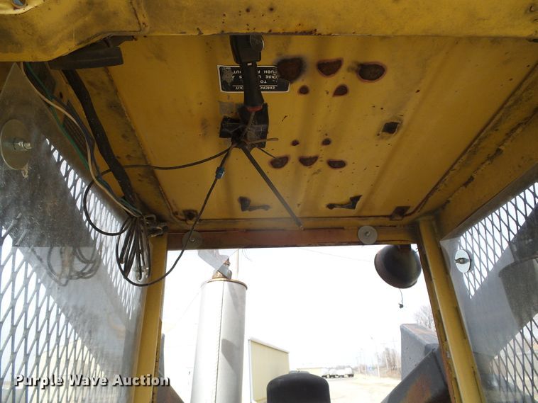 image for item DH4859 1986 New Holland L785  skid steer loader