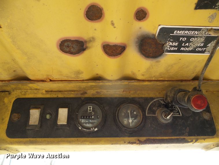 image for item DH4859 1986 New Holland L785  skid steer loader