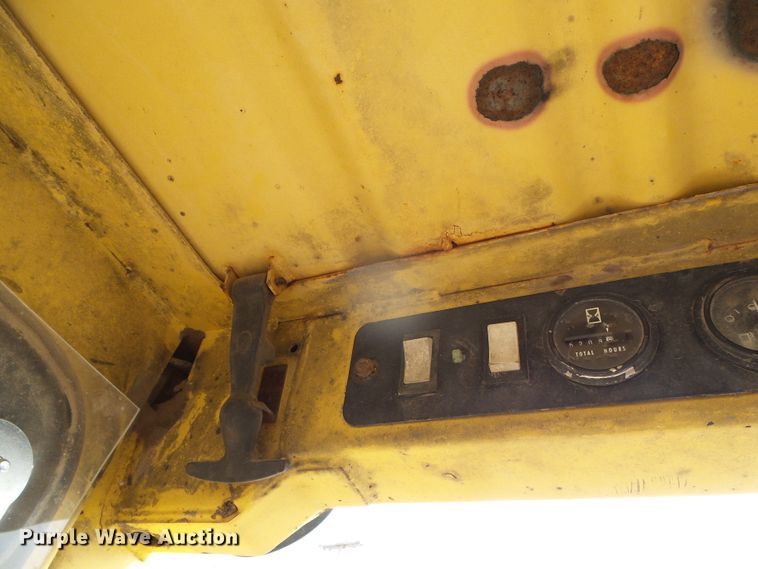 image for item DH4859 1986 New Holland L785  skid steer loader