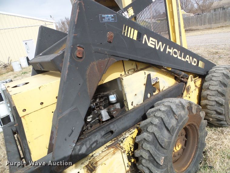 image for item DH4859 1986 New Holland L785  skid steer loader