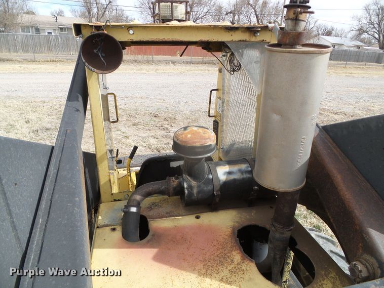 image for item DH4859 1986 New Holland L785  skid steer loader