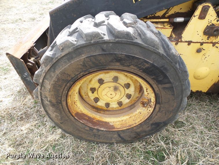 image for item DH4859 1986 New Holland L785  skid steer loader