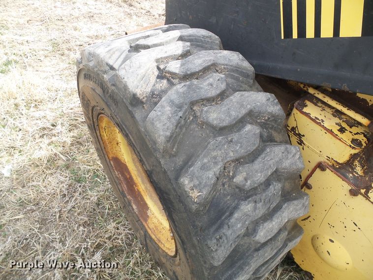 image for item DH4859 1986 New Holland L785  skid steer loader