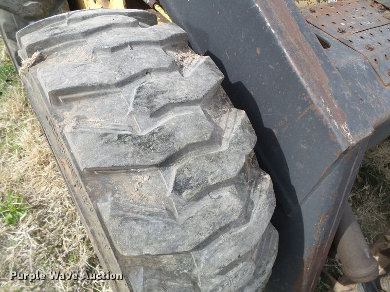 image for item DH4859 1986 New Holland L785  skid steer loader