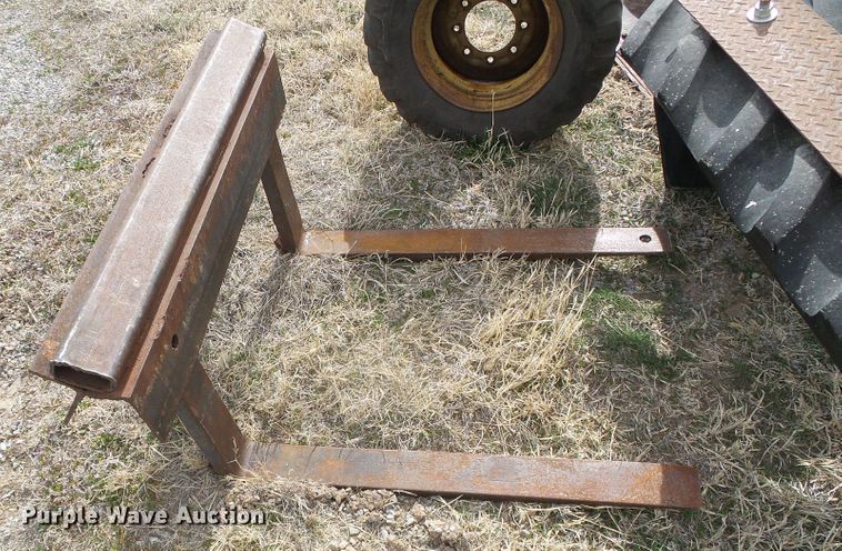 image for item DH4859 1986 New Holland L785  skid steer loader