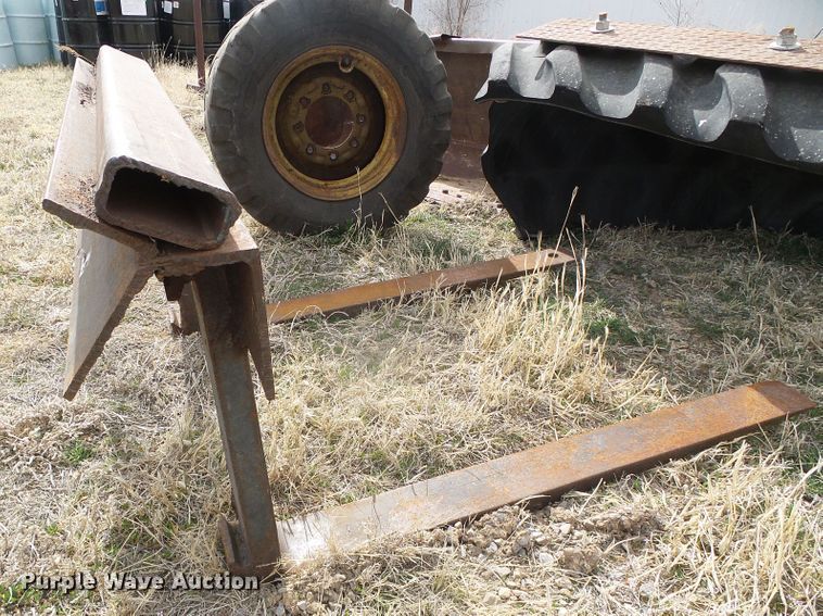 image for item DH4859 1986 New Holland L785  skid steer loader