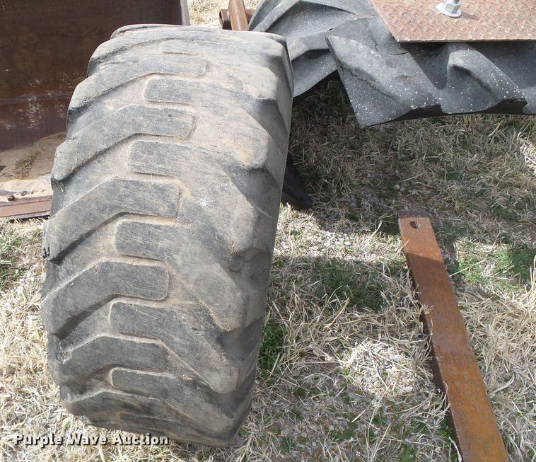 image for item DH4859 1986 New Holland L785  skid steer loader