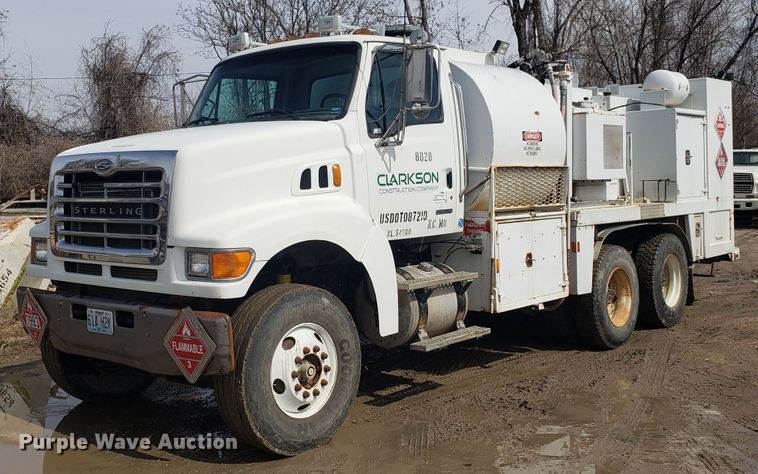 image for item DH5766 2005 Sterling L-Line lube truck