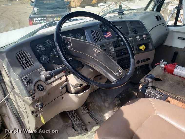 image for item DH5766 2005 Sterling L-Line lube truck