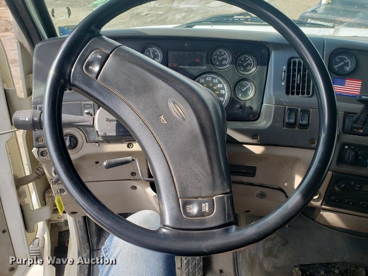 image for item DH5766 2005 Sterling L-Line lube truck