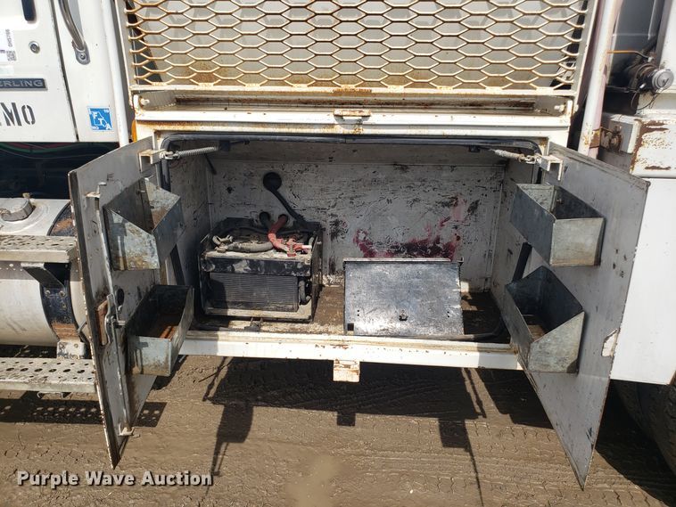 image for item DH5766 2005 Sterling L-Line lube truck