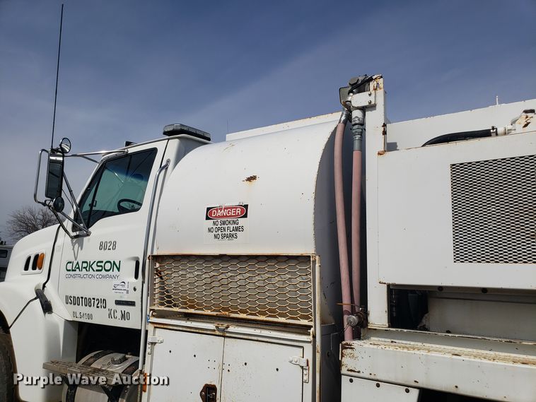 image for item DH5766 2005 Sterling L-Line lube truck