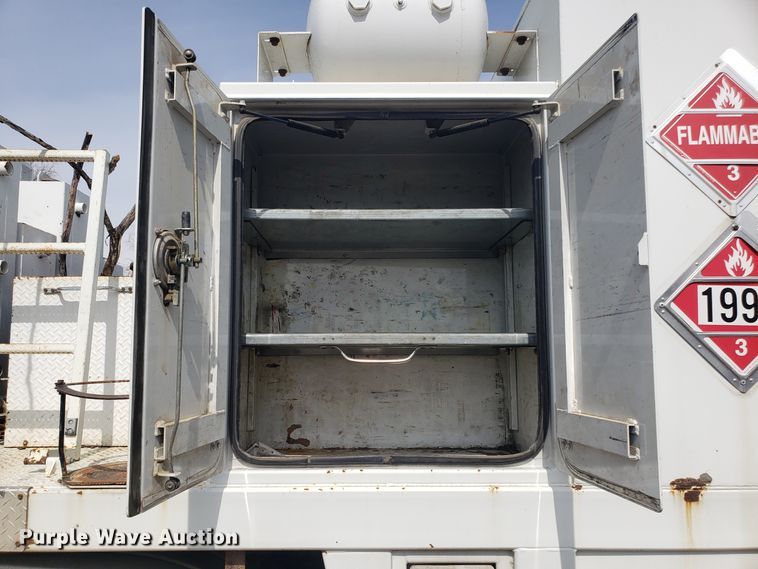 image for item DH5766 2005 Sterling L-Line lube truck