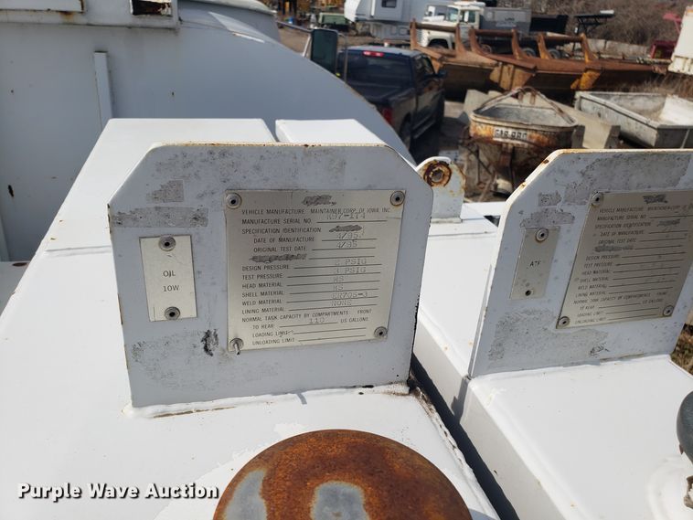 image for item DH5766 2005 Sterling L-Line lube truck