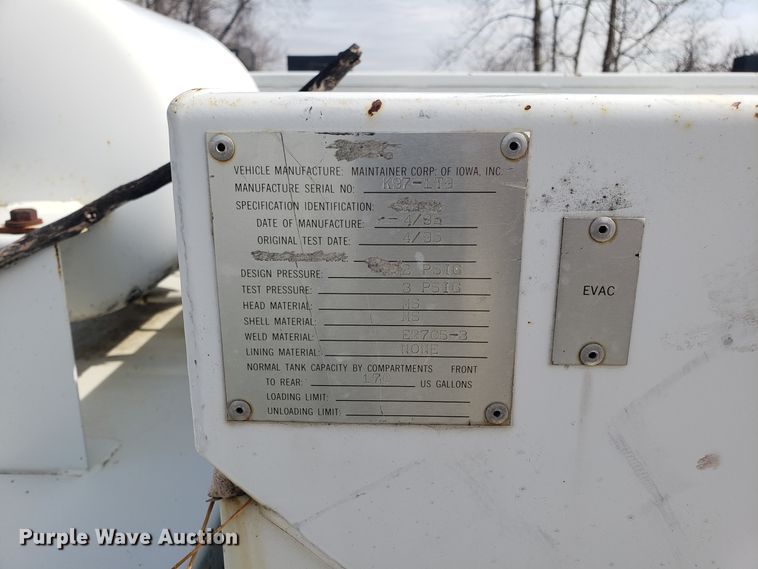 image for item DH5766 2005 Sterling L-Line lube truck