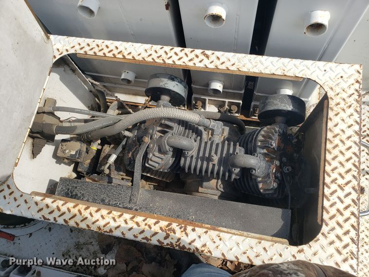 image for item DH5766 2005 Sterling L-Line lube truck