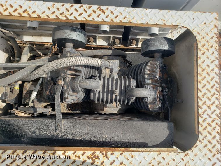 image for item DH5766 2005 Sterling L-Line lube truck