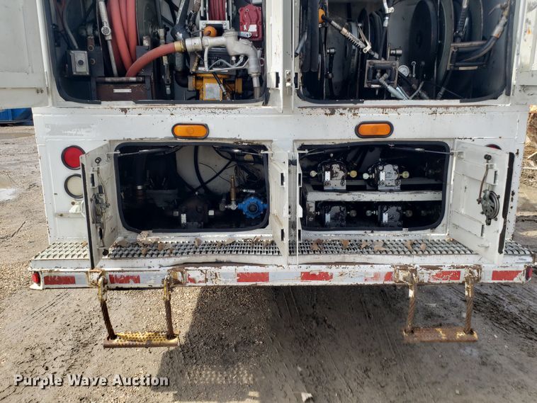 image for item DH5766 2005 Sterling L-Line lube truck