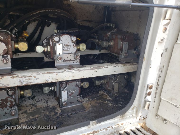 image for item DH5766 2005 Sterling L-Line lube truck