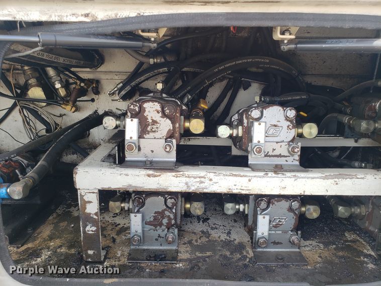 image for item DH5766 2005 Sterling L-Line lube truck