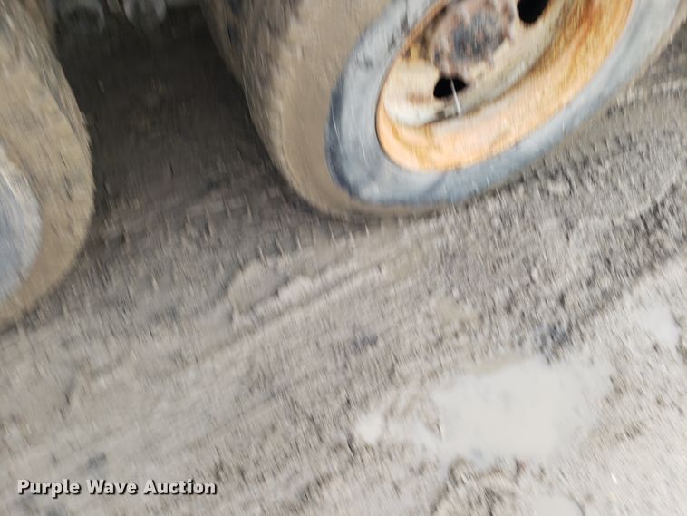 image for item DH5766 2005 Sterling L-Line lube truck