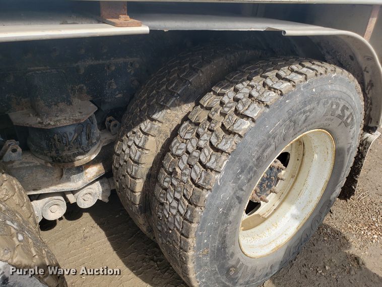 image for item DH5766 2005 Sterling L-Line lube truck