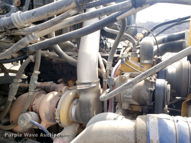 image for item DH5766 2005 Sterling L-Line lube truck