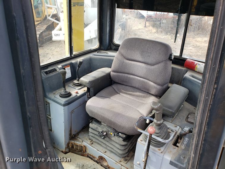 image for item DH5770 2002 Komatsu D87E-2 dozer