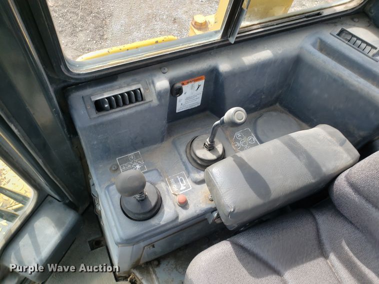 image for item DH5770 2002 Komatsu D87E-2 dozer