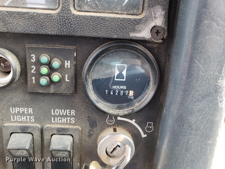 image for item DH5770 2002 Komatsu D87E-2 dozer