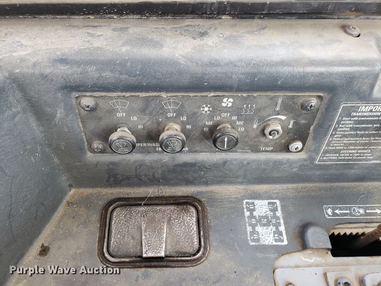 image for item DH5770 2002 Komatsu D87E-2 dozer